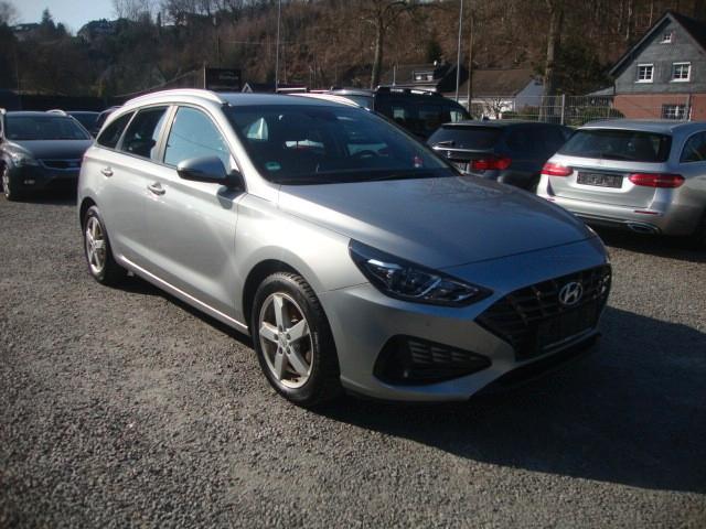 Hyundai i30 * KAMERA * SHZ * BHL * SCHECKHEFT *