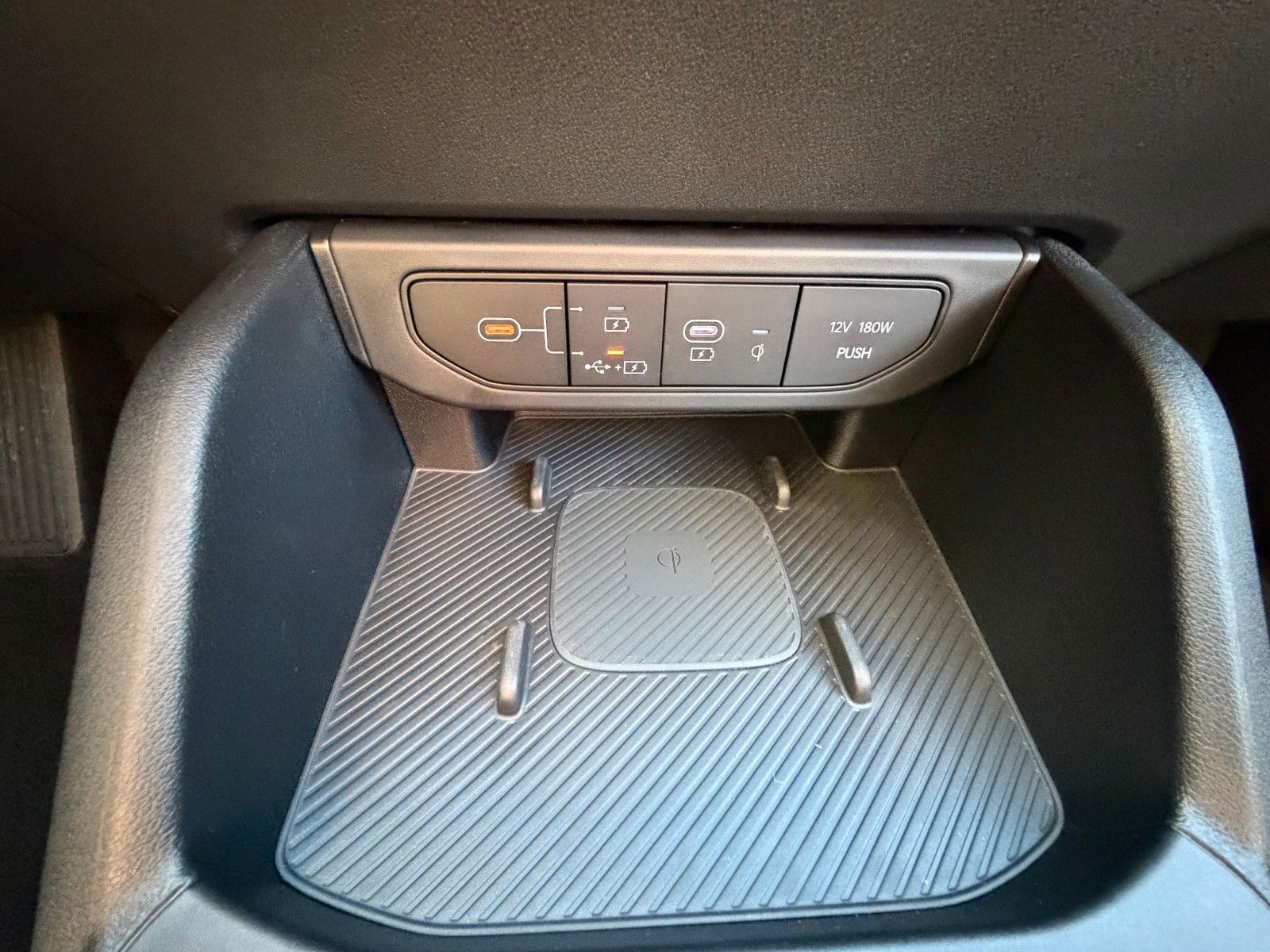 Fahrzeugabbildung Kia K4 1,6 T-GDI DCT Spirit Drive Wise Sound