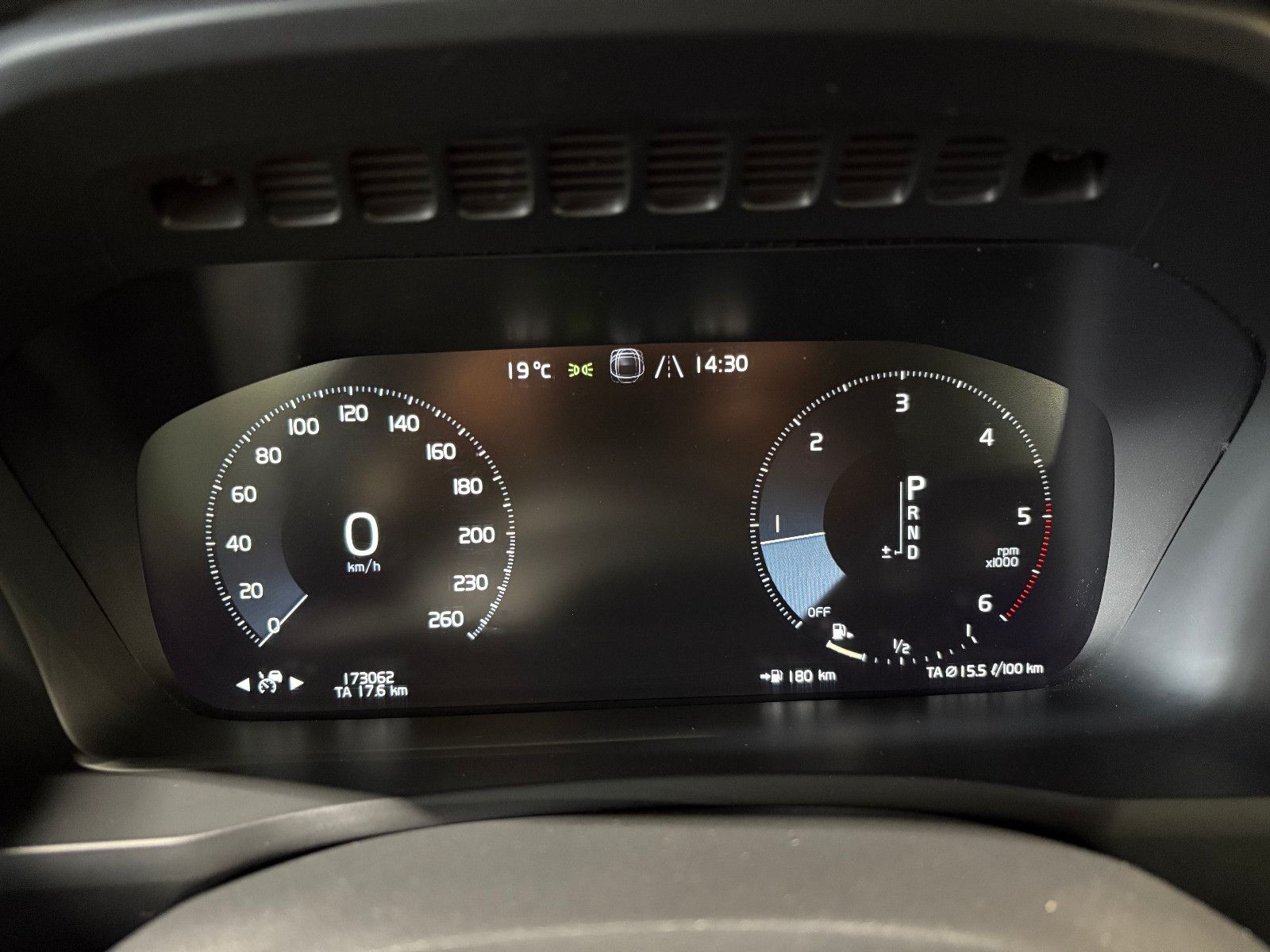 Fahrzeugabbildung Volvo XC90 Momentum AWD/NAVI/KAMERA/APPLE/KLIMA/SHZ