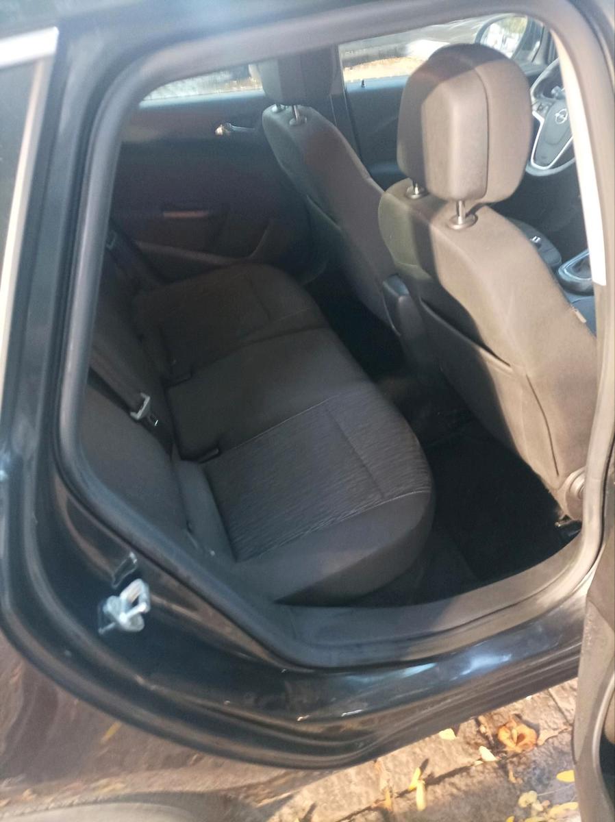 Opel Astra 2015 — photo 15