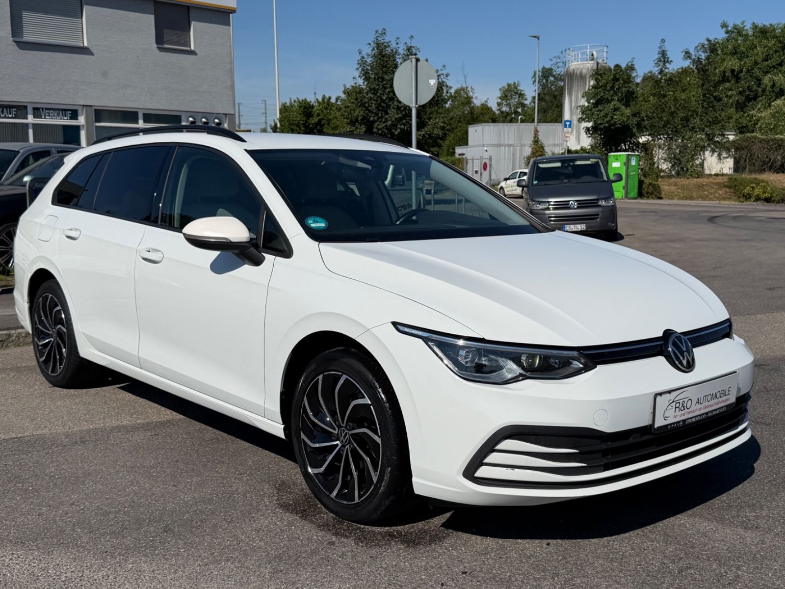Volkswagen Golf - 1