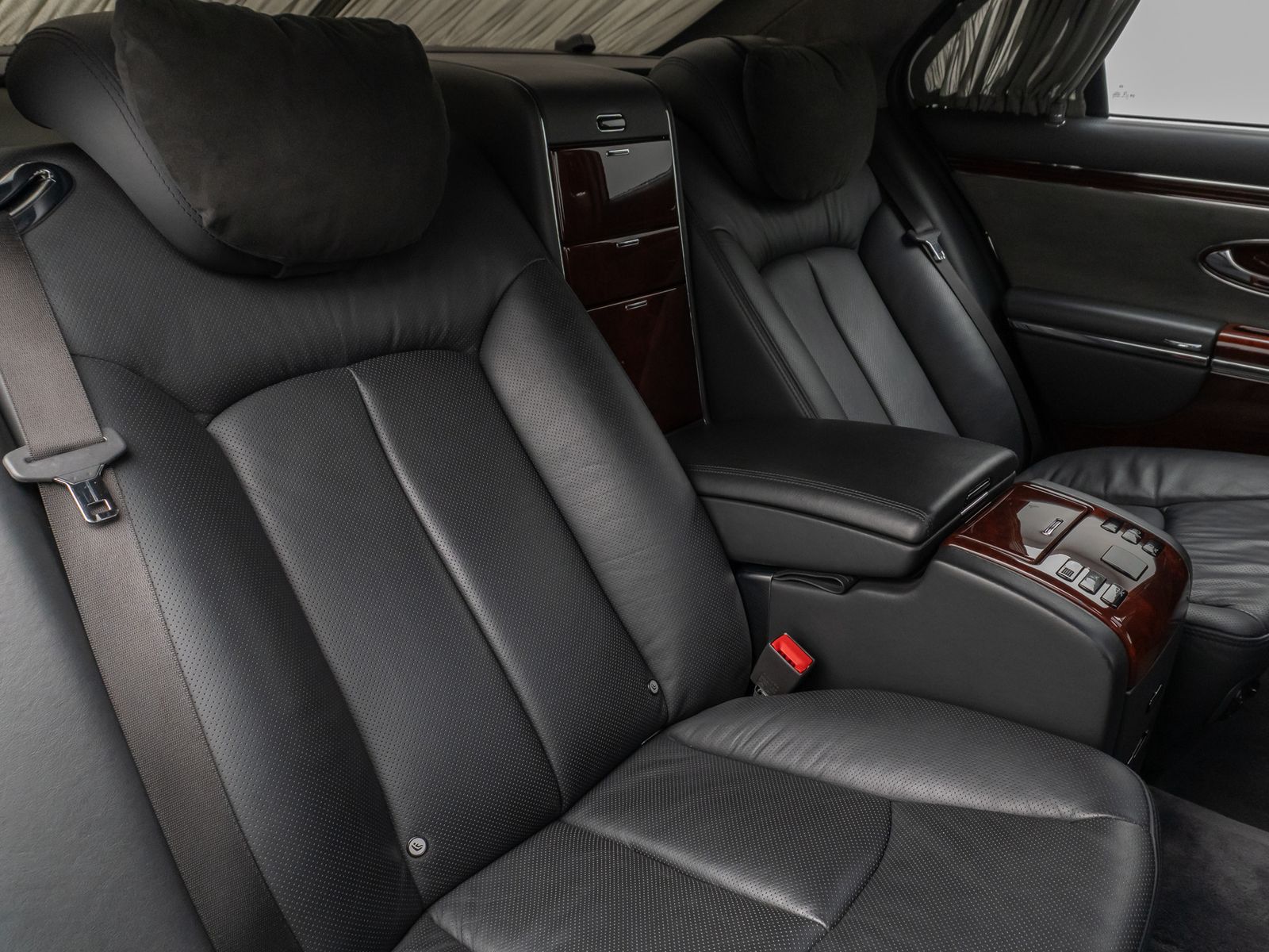 Fahrzeugabbildung Maybach 57 DUOTONE V12 Fondpaket Massage Solar VOLL