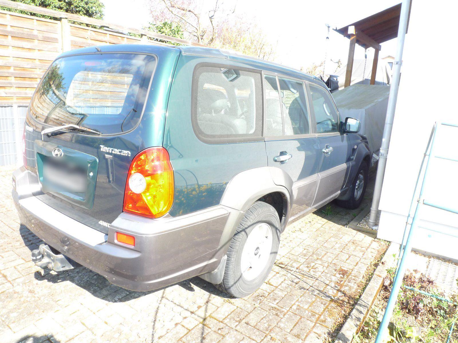 Hyundai Terracan 2004 — rear view