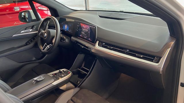 Fahrzeugabbildung BMW 220 Baureihe 2 Active Tourer 220 i M Sport NAVI+