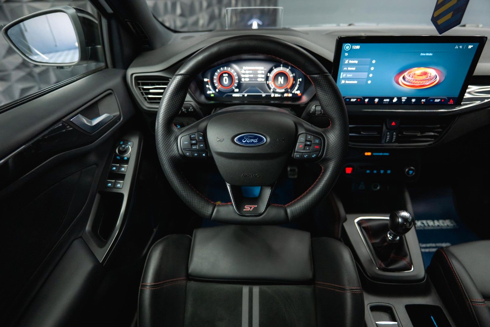 Fahrzeugabbildung Ford Focus Turnier ST X Performance *Head Up*LED*DAB*