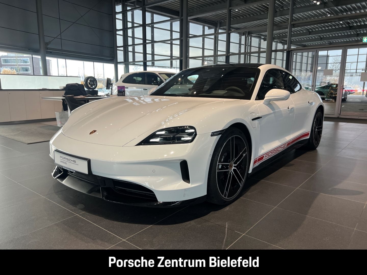 PORSCHE Taycan GTS HA-Lenkung InnoDrive Head-Up Panorama
