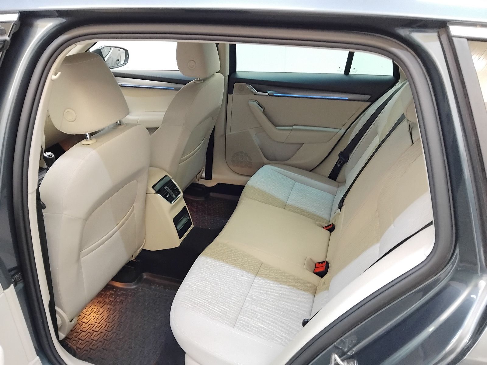 Skoda Octavia (02/2018, Benzin)