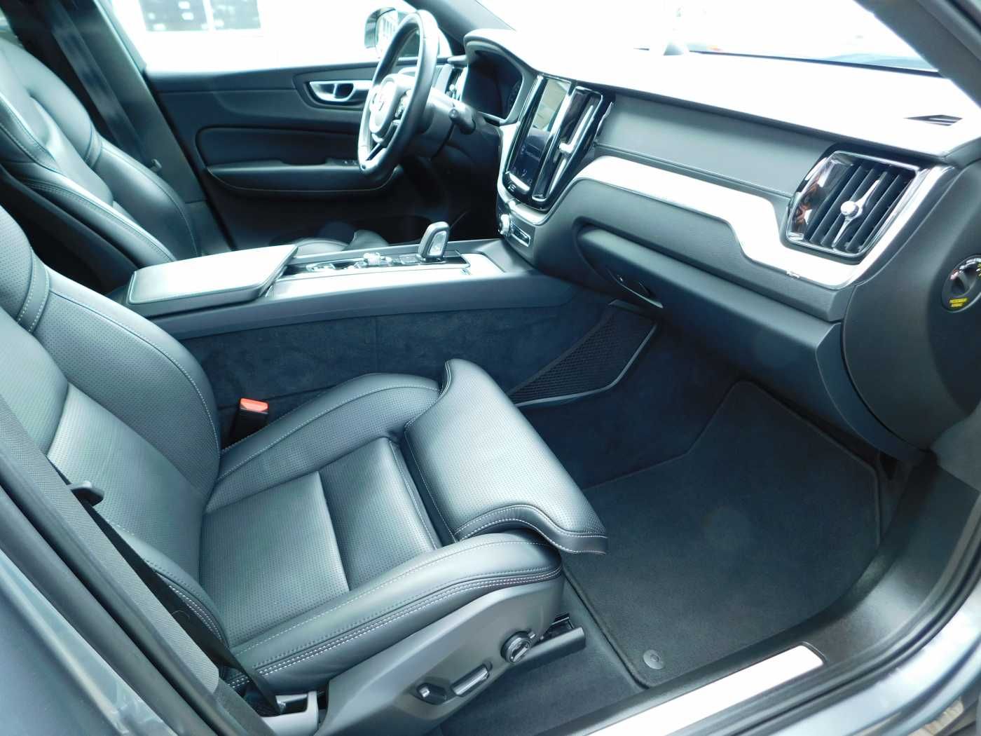 Fahrzeugabbildung Volvo XC60 T8 AWD R-Design 'AHK,22-Zoll