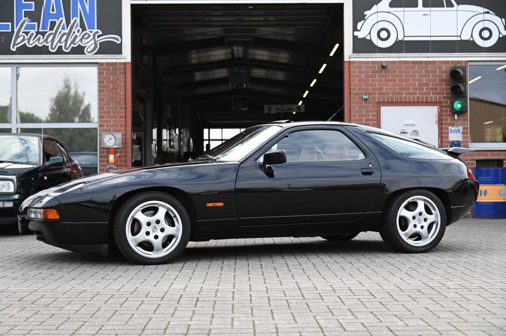 Porsche 928