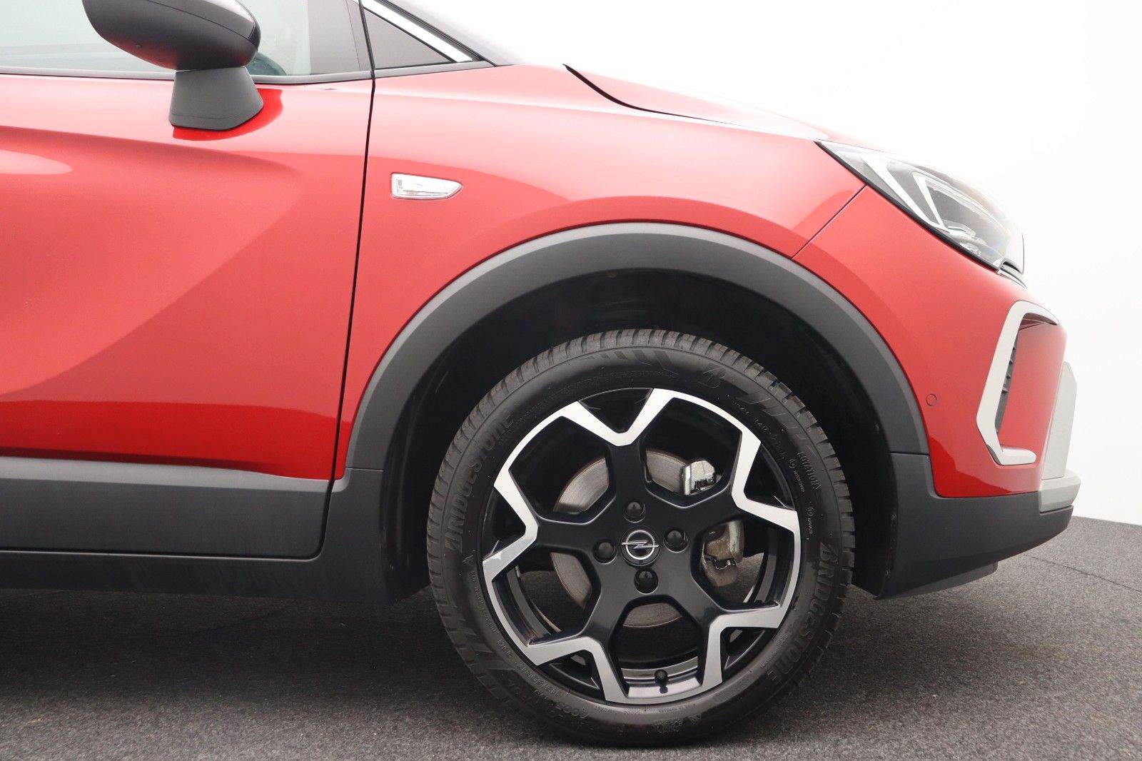 Fahrzeugabbildung Opel Crossland 1.2 Ultimate Paket NAVI HUD LED PANO