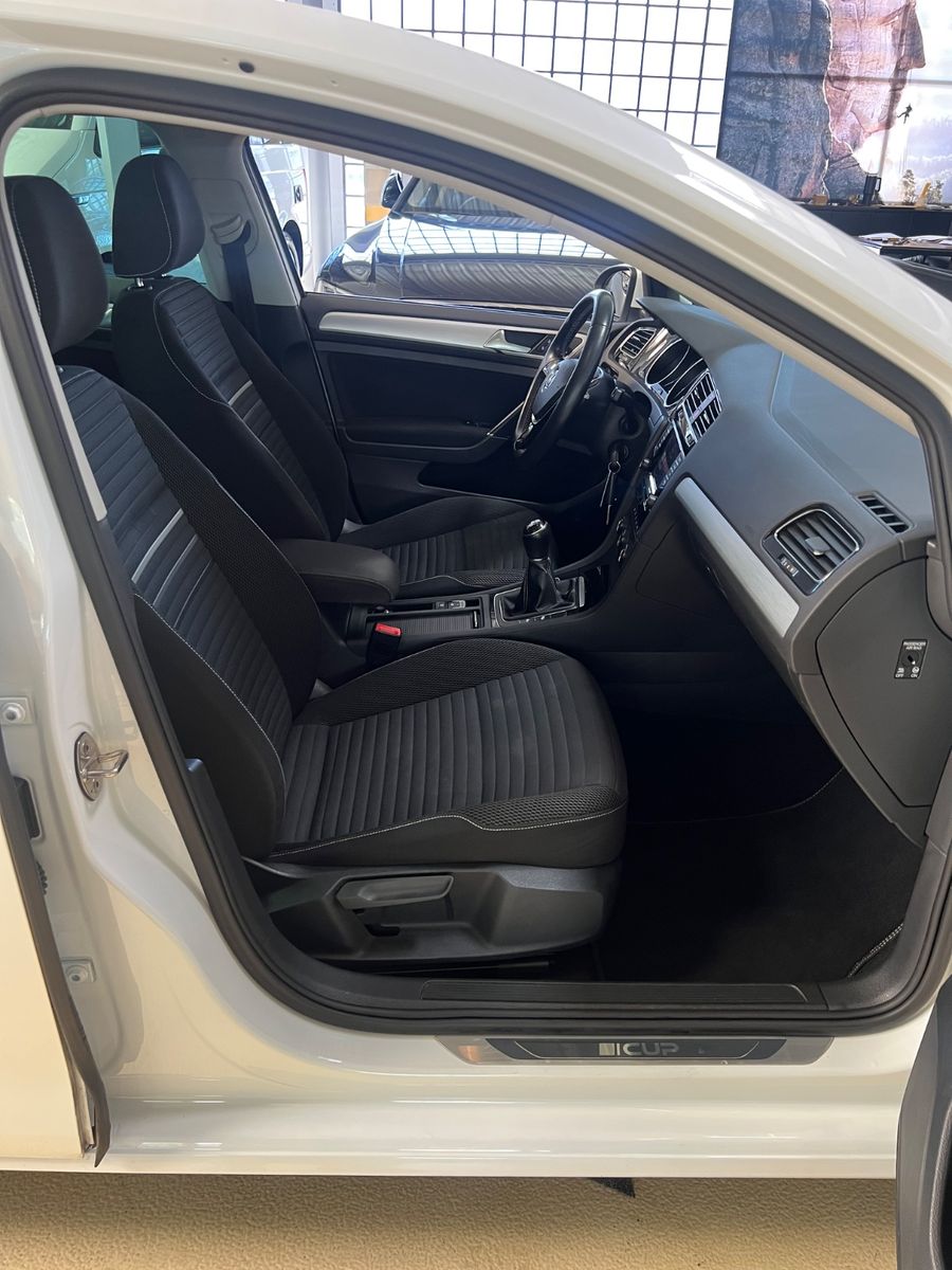Fahrzeugabbildung Volkswagen Golf VII Lim. Comfortline