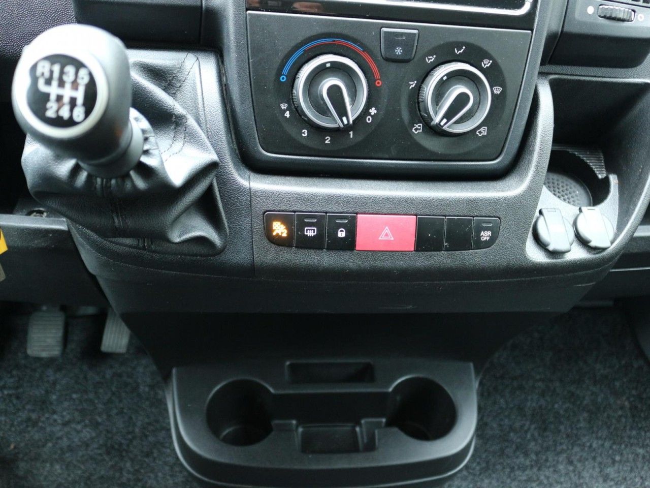 Fahrzeugabbildung Citroën Jumper Grossraumkasten 33 L2H2 BlueHDi 140