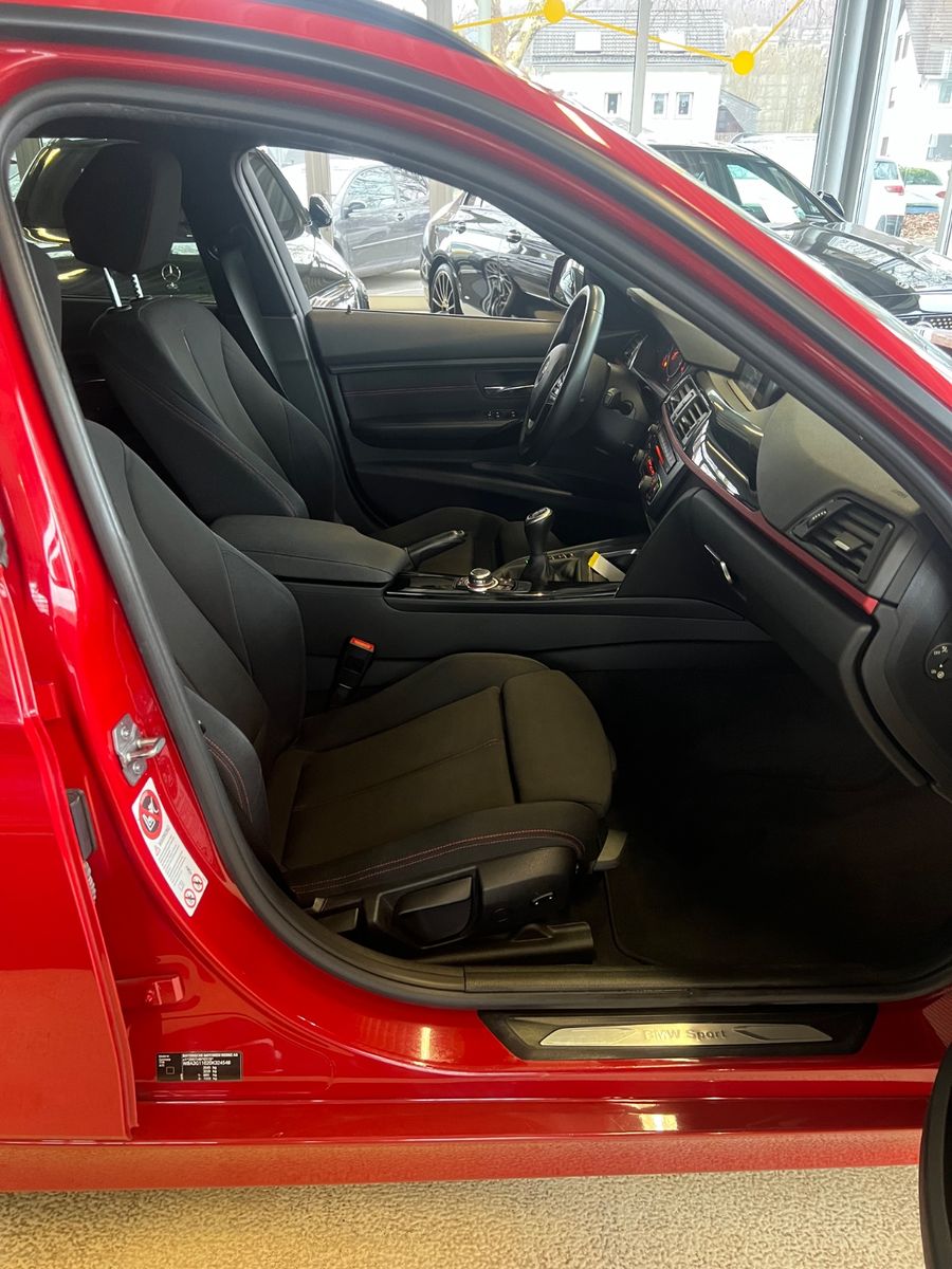 Fahrzeugabbildung BMW 316 i Touring F31 Sportline *NAVI *MELBOURNEROT