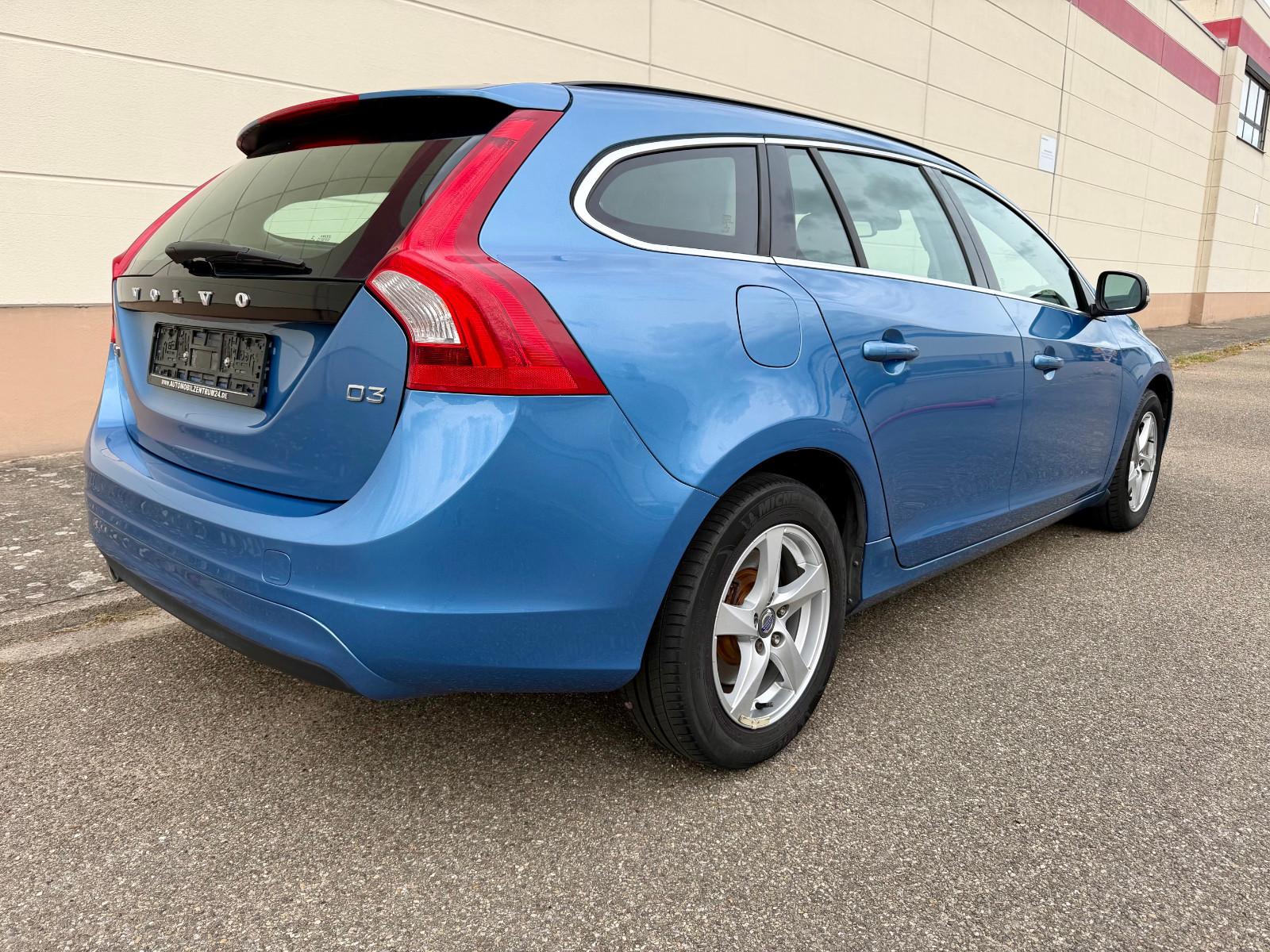 Volvo V60 D3 Momentum - XENON + SHZ + ZR NEU