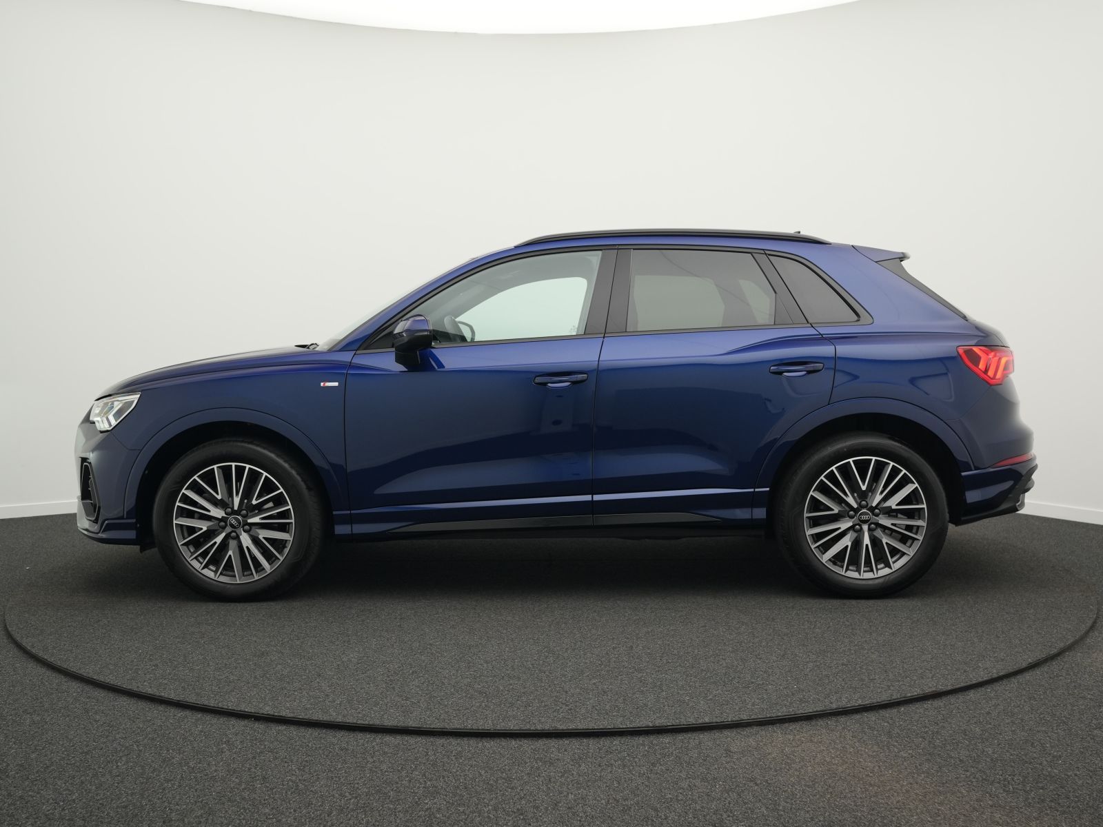 Audi Q3 45 TFSI qu. *2x S line*Opt.schw*AHK*KAM*19"* foto 11