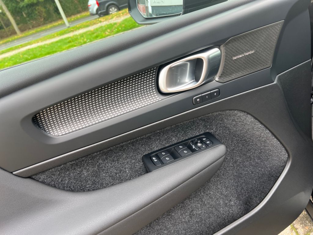 VOLVO EX40 Electric,Extend. R.Ultra Black Ed.,Licht-P VOLVO EX40 Electric,Extend. R.Ultra Black Ed.,Licht-P