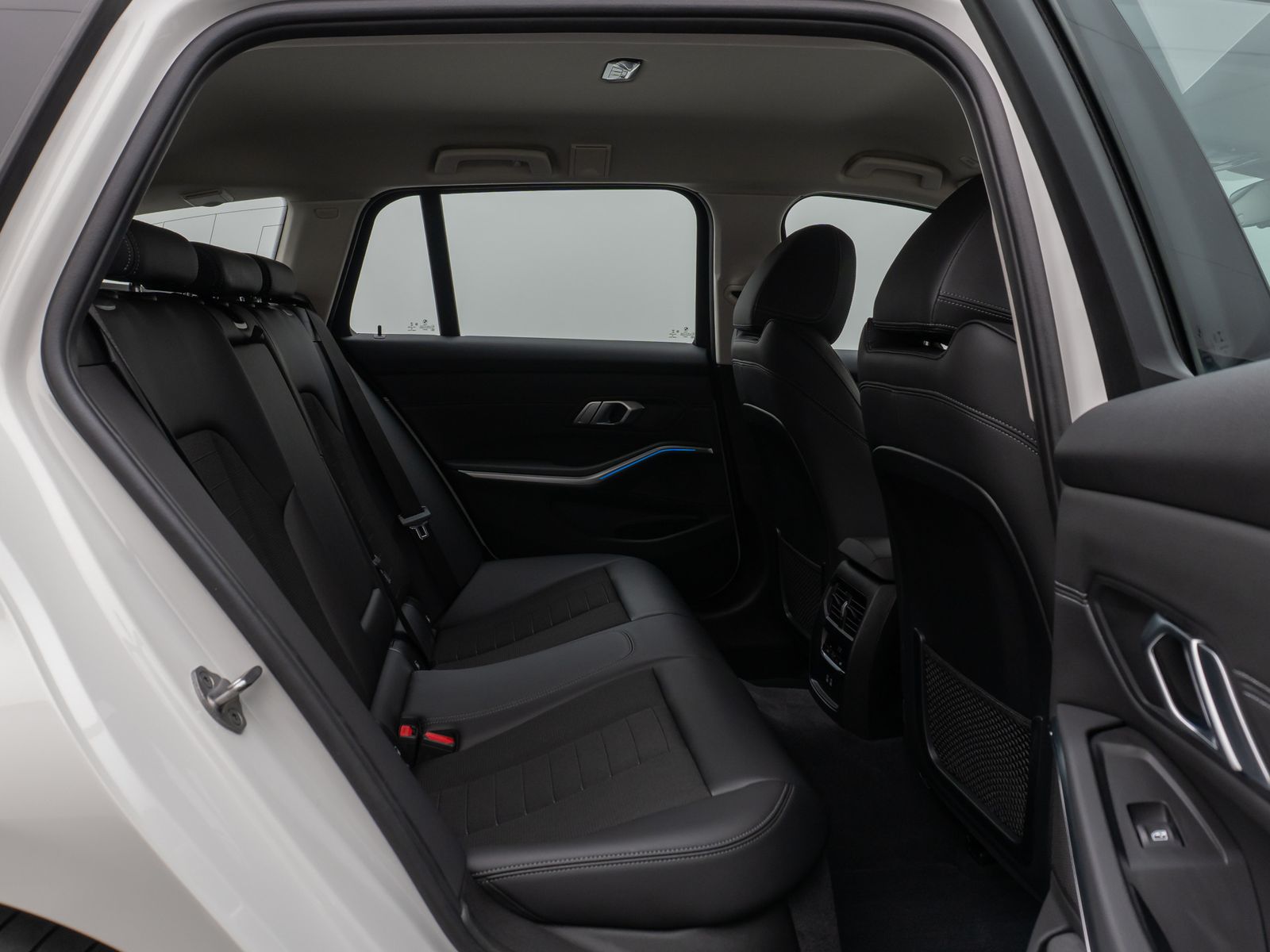Fahrzeugabbildung BMW 330e xD Sport Line Kamera DAB Stop&Go Alarm LED