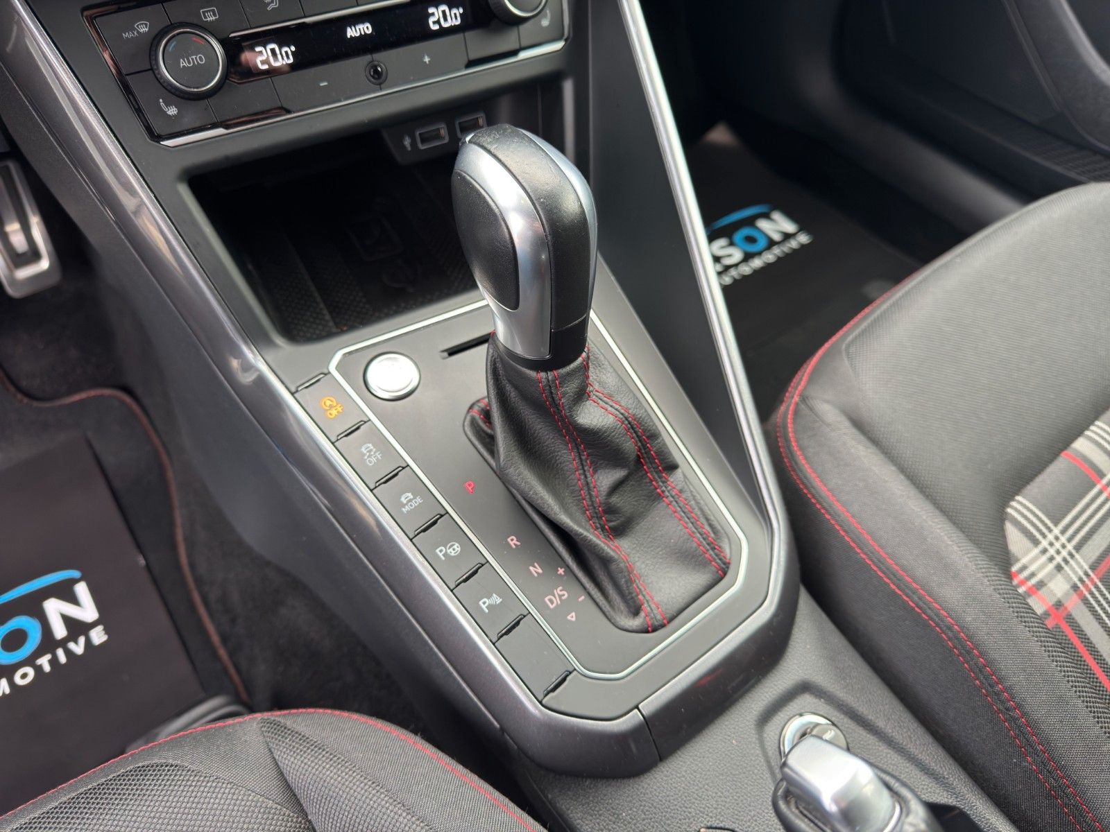 Fahrzeugabbildung Volkswagen POLO GTI 2.0TSI DSG KEYLESS KAM ACTIVEINFO BEATS