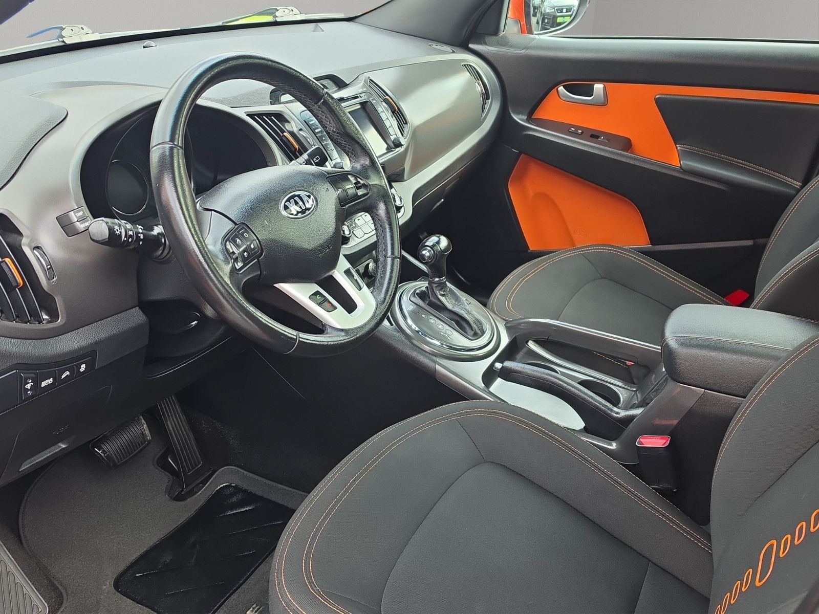 Fahrzeugabbildung Kia Sportage  ALLRAD 4X4 AUTOMAT/PANORAMA/NAVI/XENON