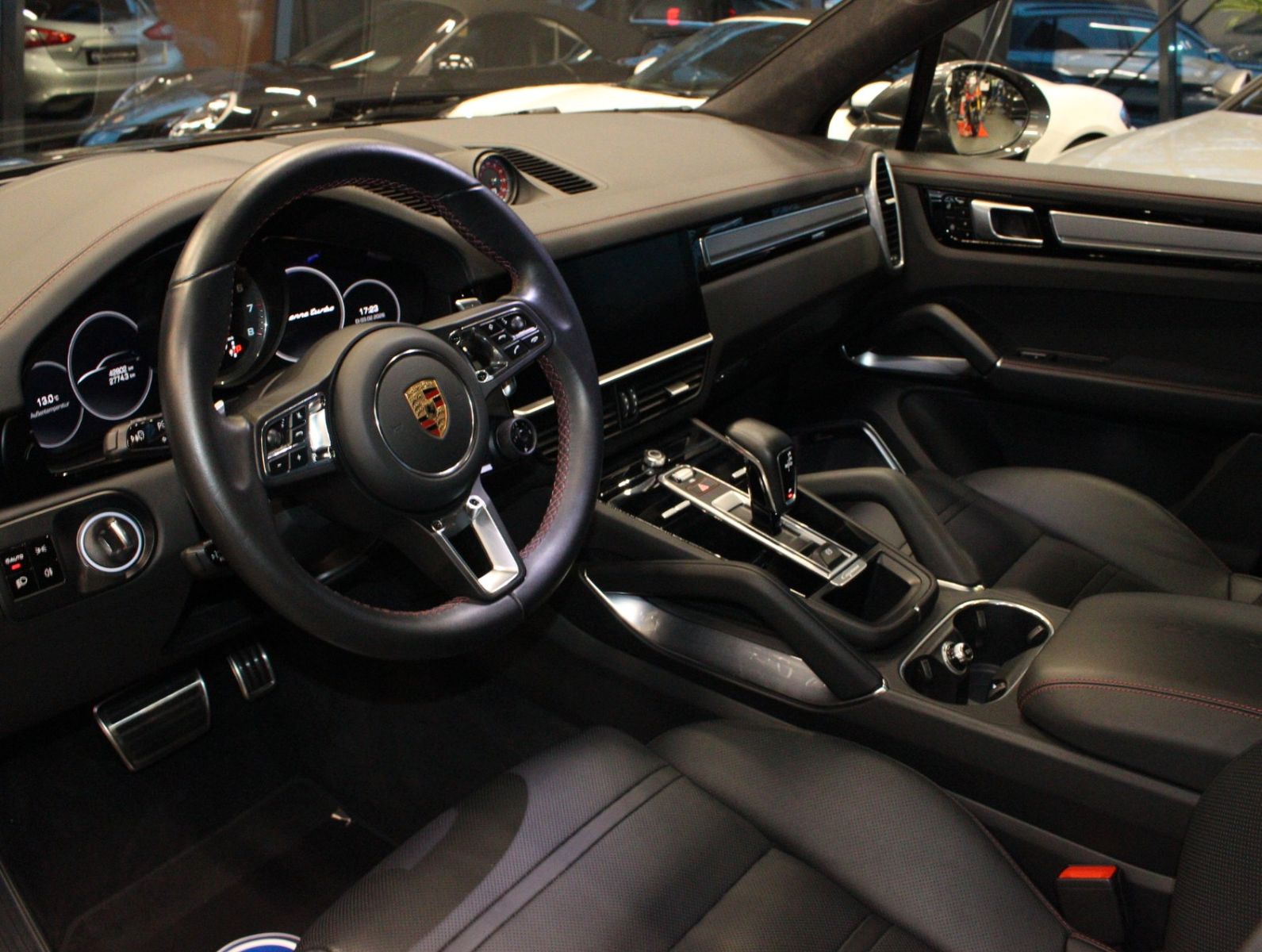 Fahrzeugabbildung Porsche Cayenne Turbo Sport Chrono*Sport Design*VOLL