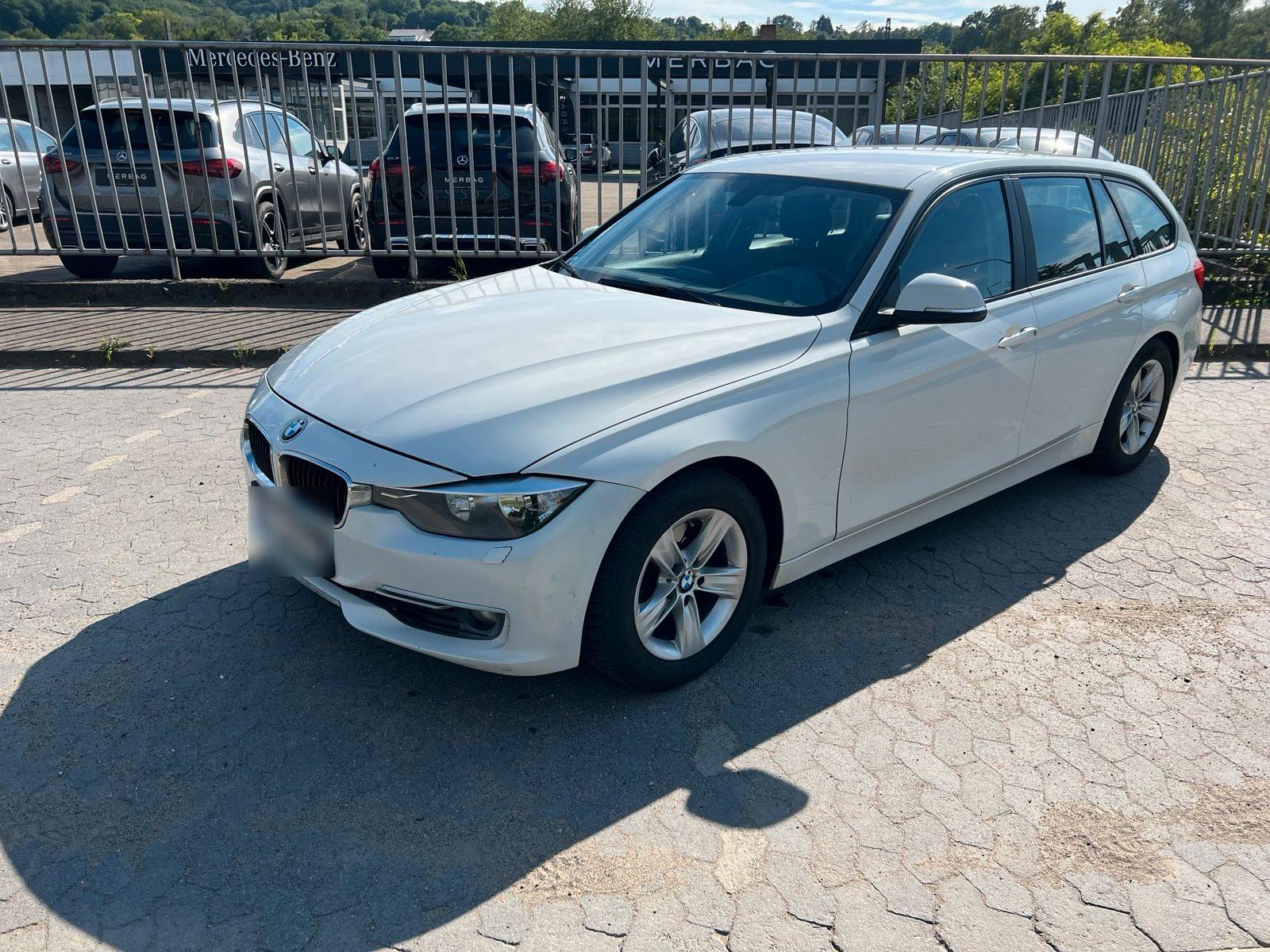 BMW 320 2014 — вигляд ззаду