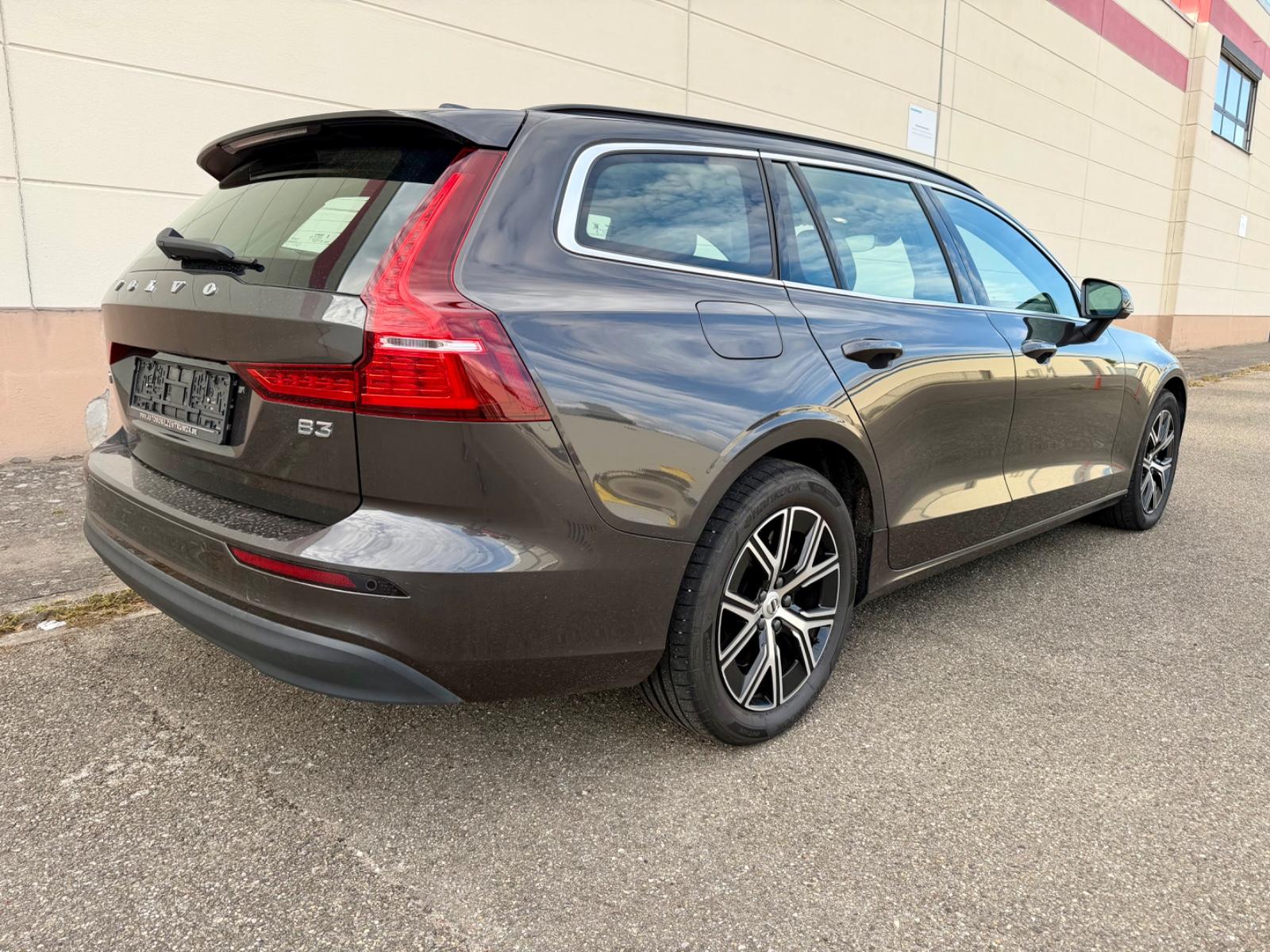 Volvo V60 B3 Automatik LEDER+NAVI+LED+AHK+CAM, миниатюра 4