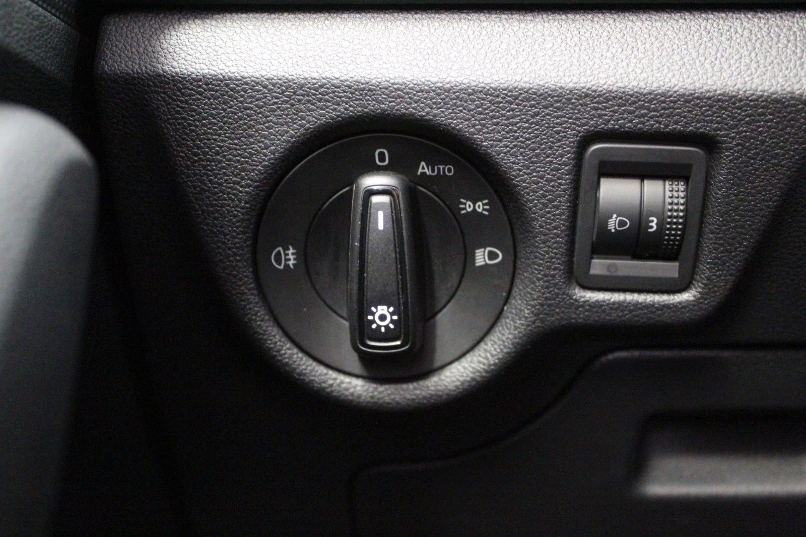 Fahrzeugabbildung SKODA Kamiq 1.0 TSI 85kW Ambition *Winterräder Alu*