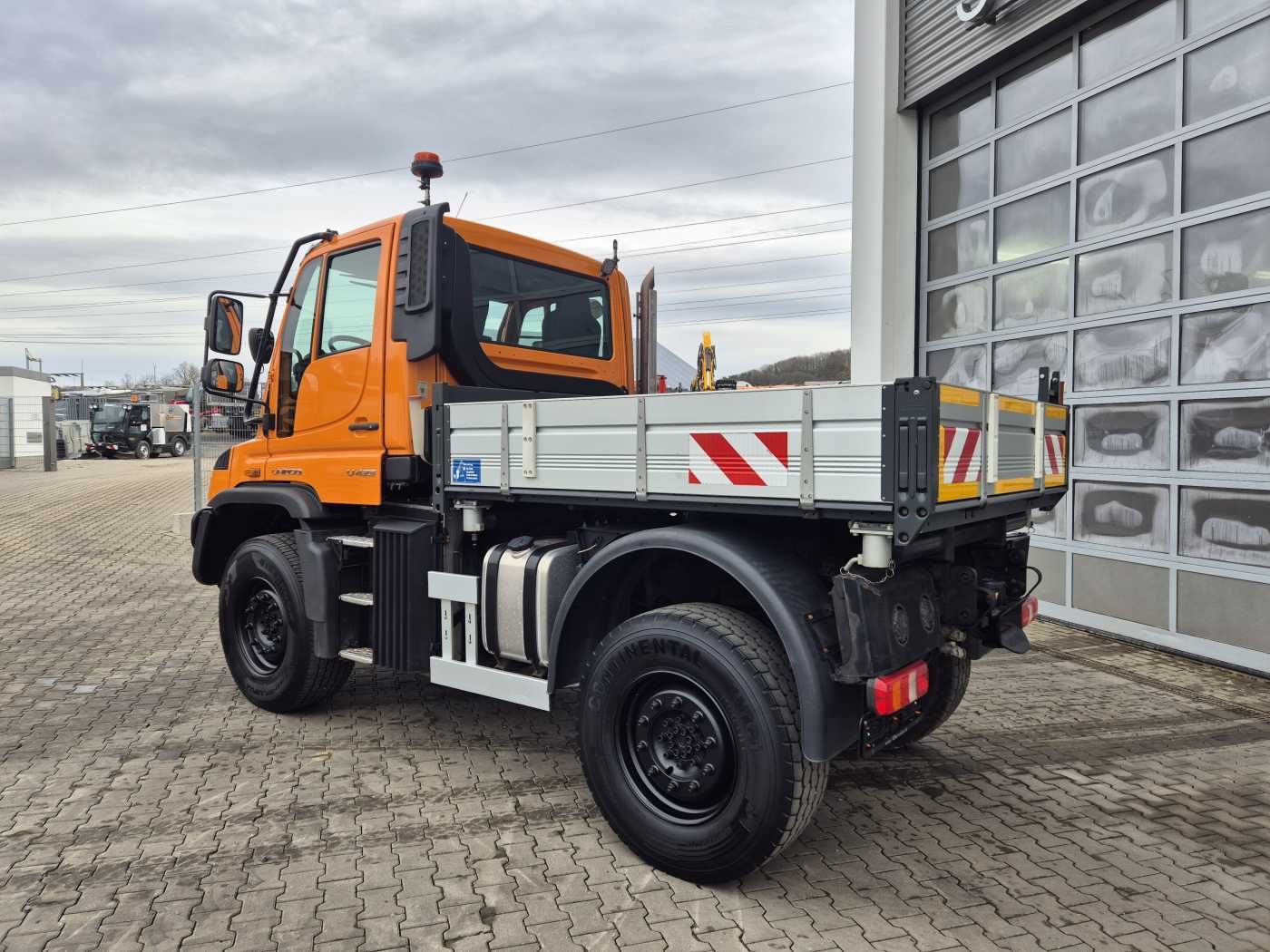 Fahrzeugabbildung Mercedes-Benz Unimog U423 4x4 Hydrostat Zapfwelle