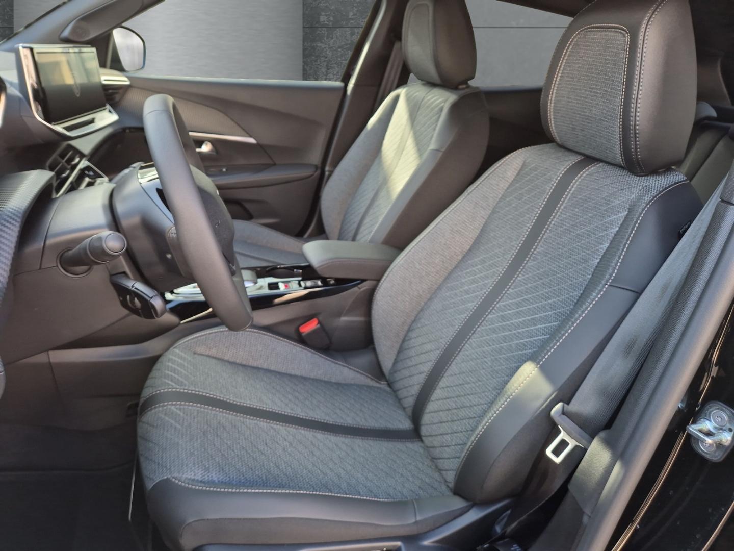 Peugeot 2008 Allure Hybrid AT Navi AHK-abnehmbar Grip Co
