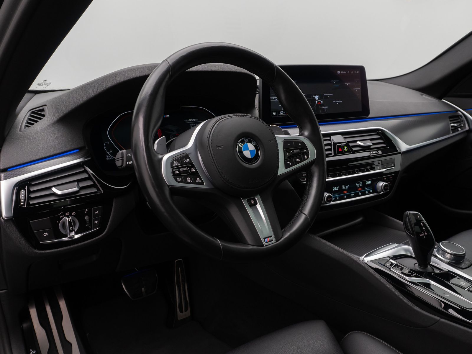 Fahrzeugabbildung BMW 540d xD M Sport DAB HUD DisplayKey Panorama HiFi
