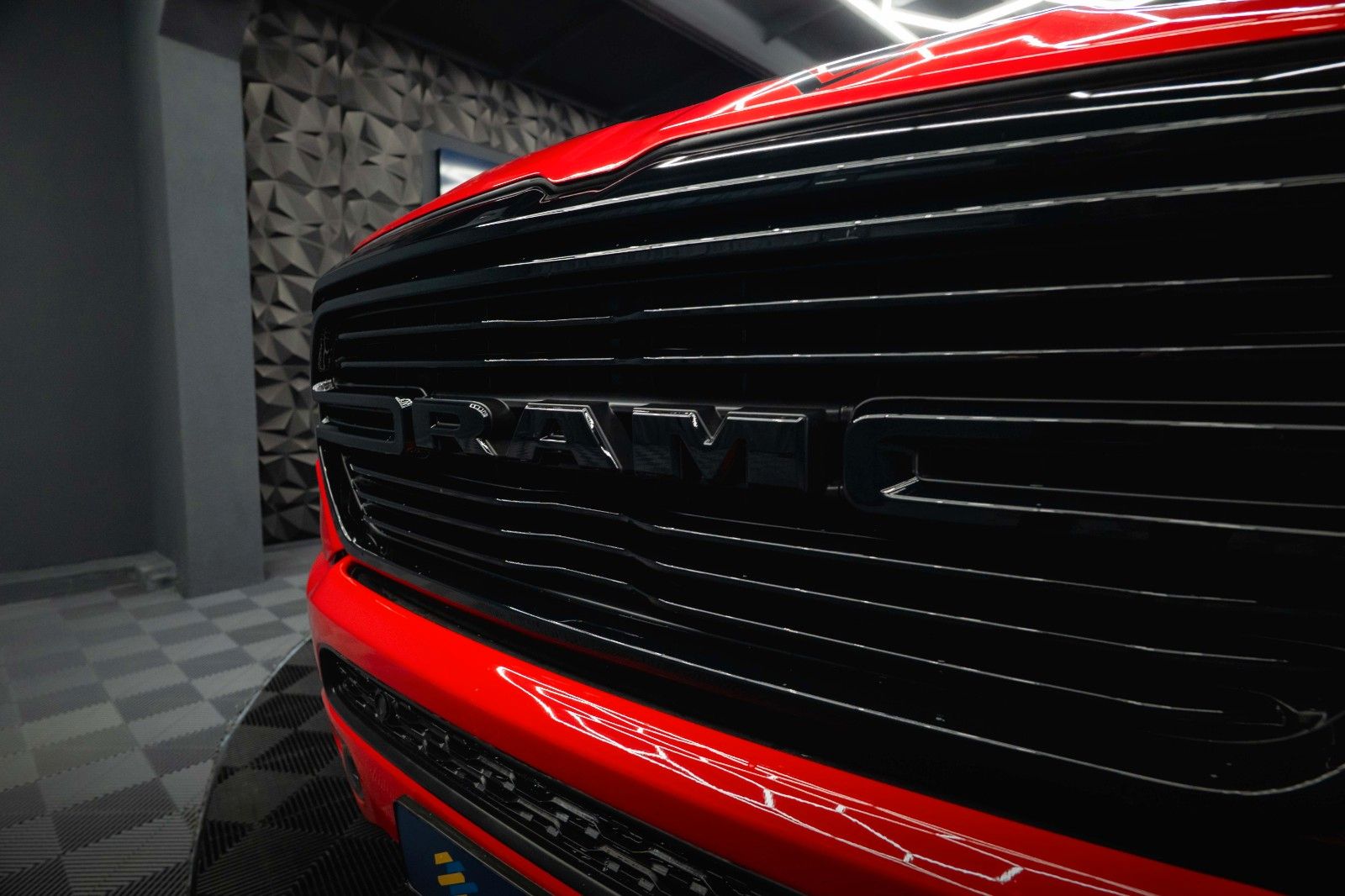 Fahrzeugabbildung Dodge RAM 5.7 V8 HEMI 4x4 OFFROAD Night-Paket *LED*19%