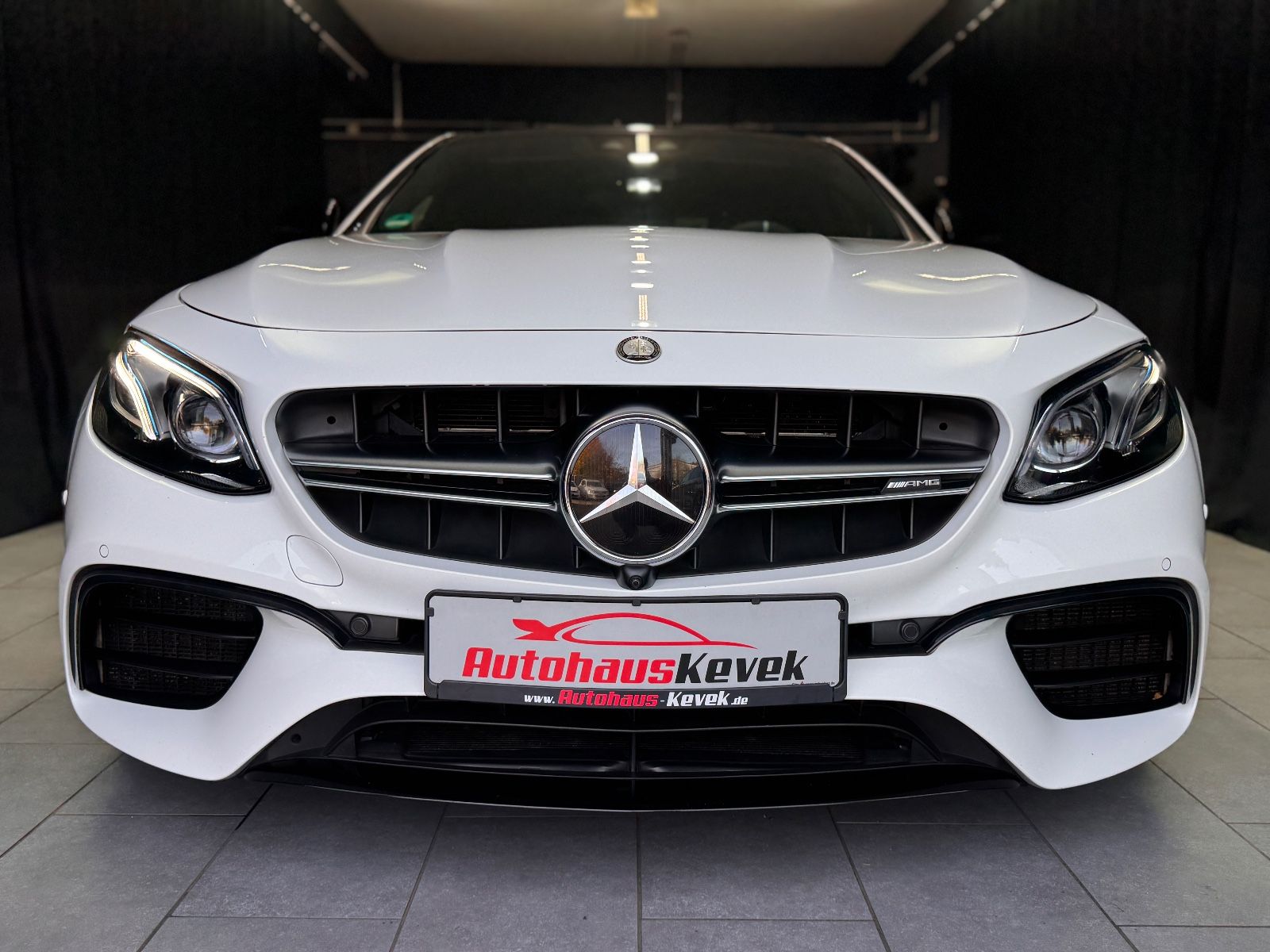 Fahrzeugabbildung Mercedes-Benz E 63 S AMG 4Matic+|AMG DRIVER|BURMESTER|TV|VOLL