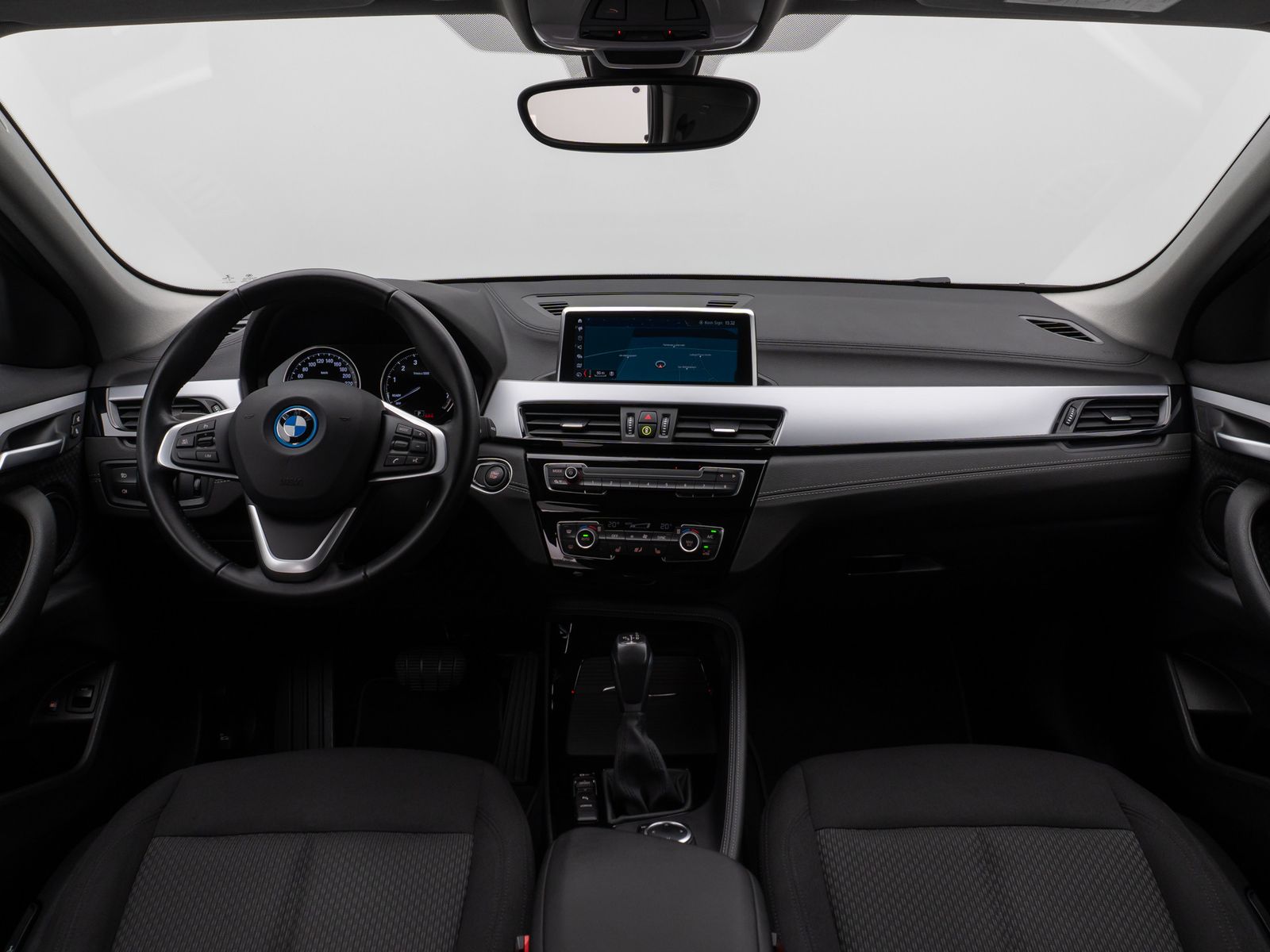 Fahrzeugabbildung BMW X2 xD25e Parkassist DAB Lordos Geschwindigkeitsr