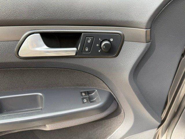Volkswagen Touran 2009 — photo 14