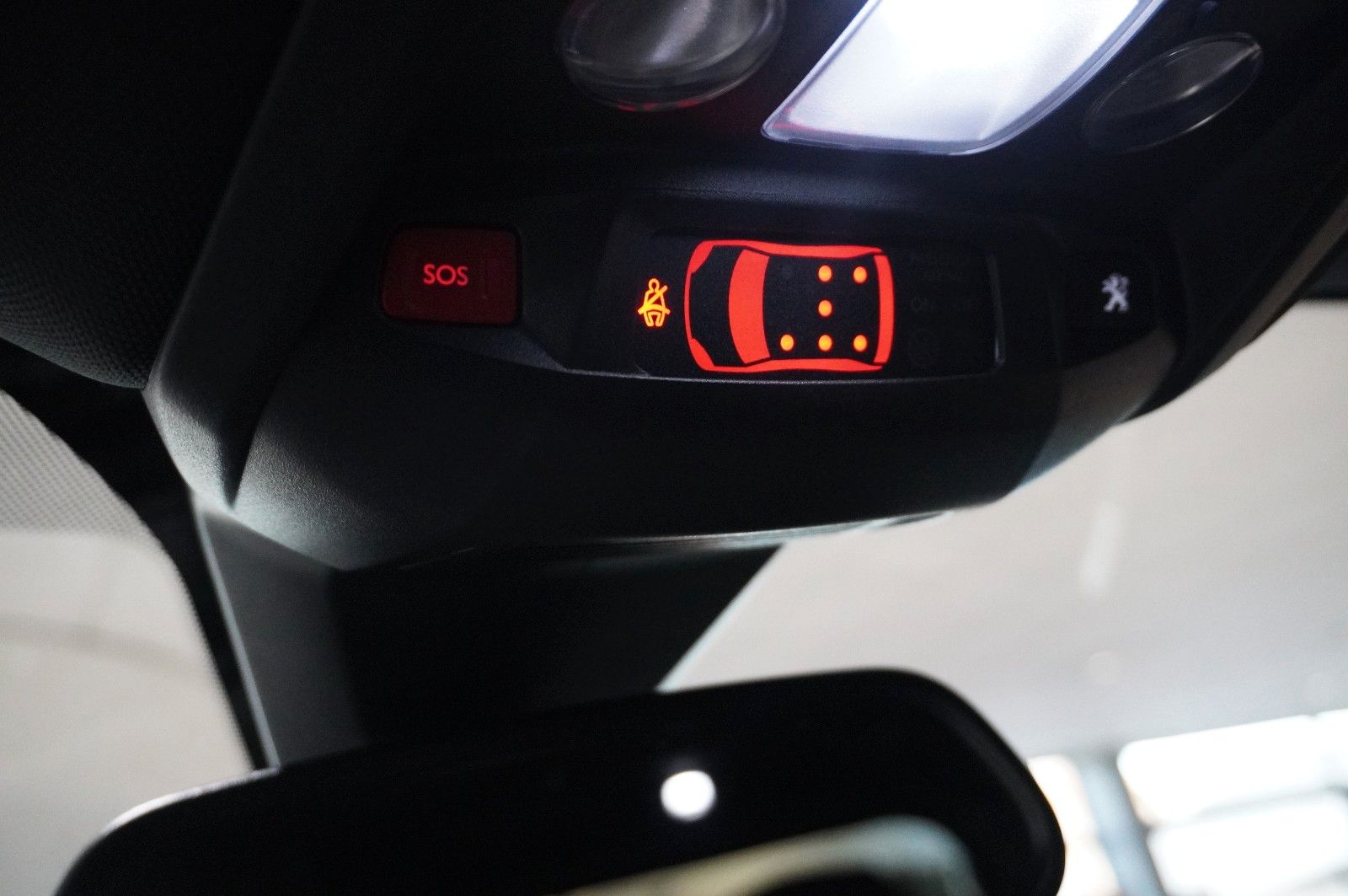 Fahrzeugabbildung Peugeot 5008 1.2T ALLURE GT-LINE 7-SITZ NAVI/LED/KAMERA