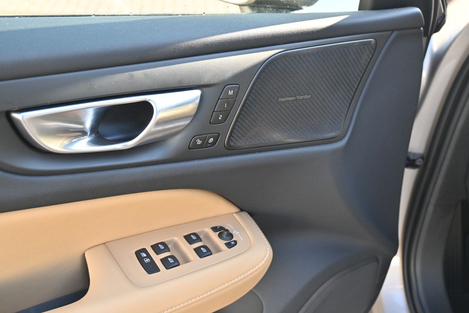 Fahrzeugabbildung Volvo V60 CC B4D AWD Ultimate*LED*PANO*360*H&K*MASSAGE