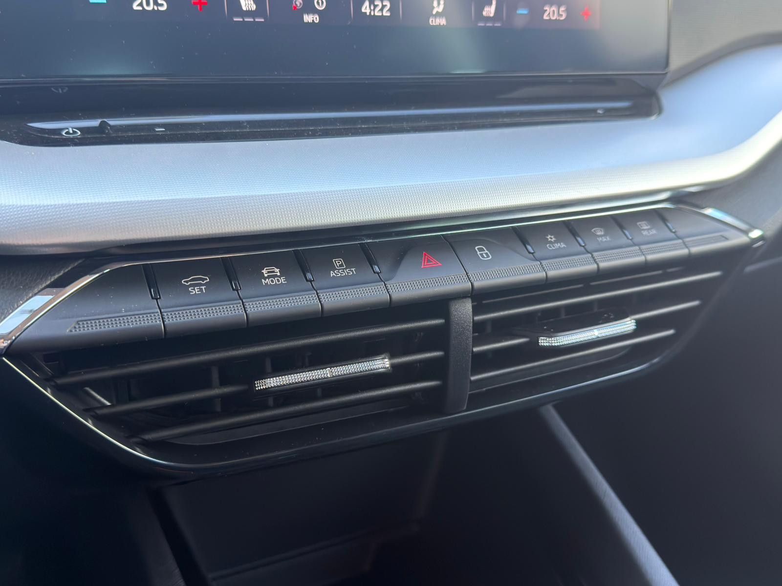 Fahrzeugabbildung SKODA Octavia Combi 2.0 TDI CLEVER *NAVI*ACC*KESSY*BT*