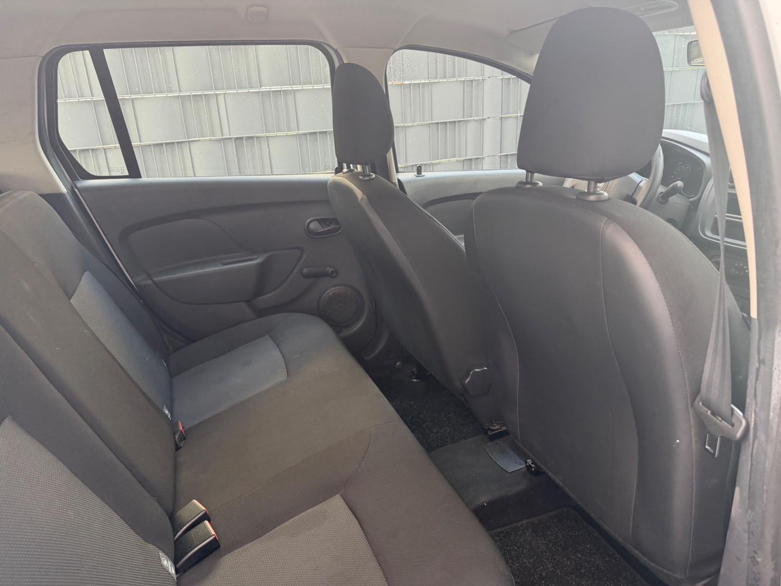 Dacia Logan 2015 — photo 8