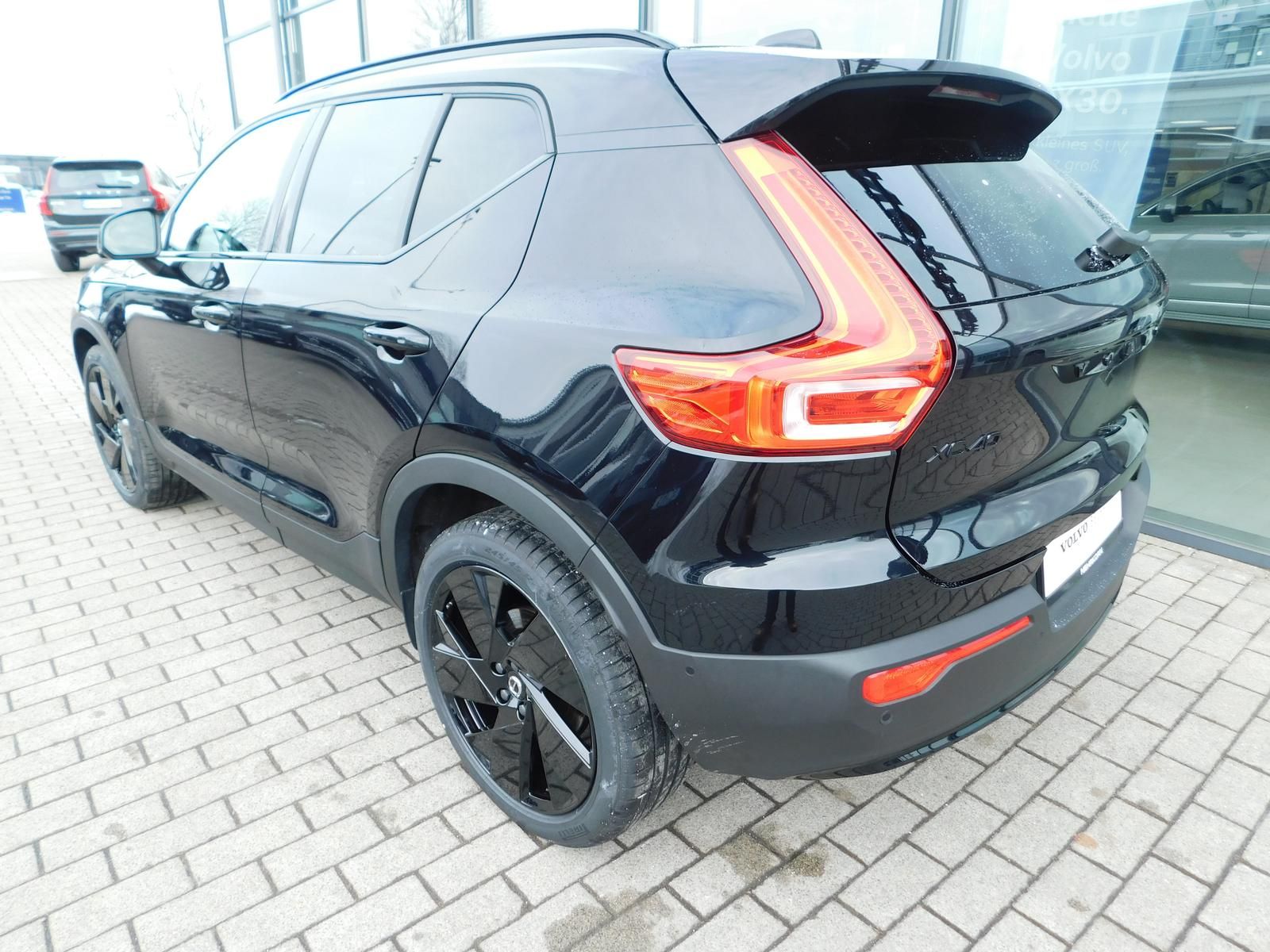 Fahrzeugabbildung Volvo XC40 B3 Ultra Black Editon "Glasdach,360°Cam"