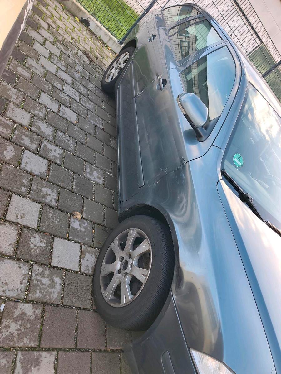 Skoda Octavia 2005 — rear view