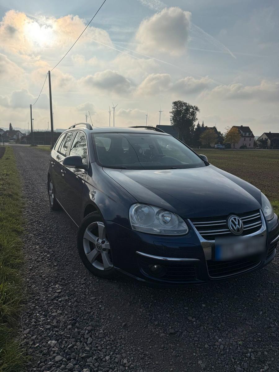 Volkswagen Golf 2009 — interior