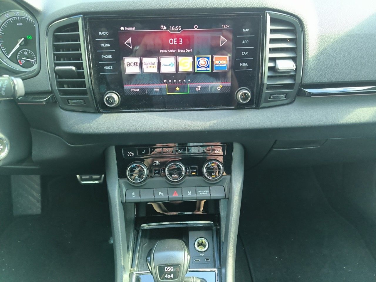 Fahrzeugabbildung SKODA Karoq Sportline 4x4 DSG,Navi,LED,SHZ