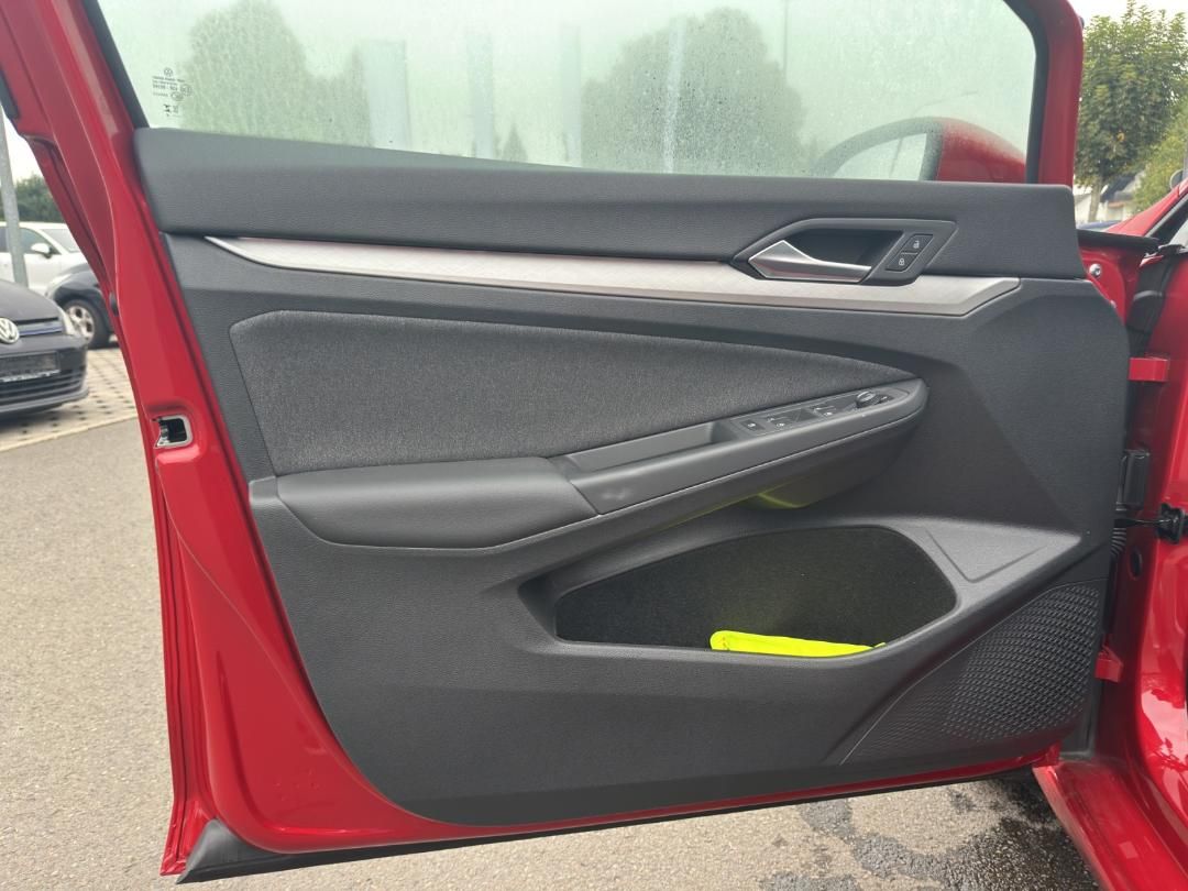 Fahrzeugabbildung Volkswagen Golf Life VIII Life, App Connect , Climaautonati