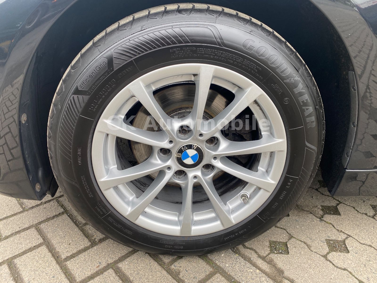 Fahrzeugabbildung BMW 320 I Touring Advantage Automatik/Navi/LED/PDC
