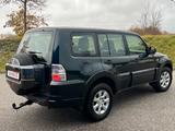 Mitsubishi Pajero 3.2 DI-D Aut.*7-Sitzer *nur 34.000KM *AHK - Mitsubishi Pajero: Allradantrieb