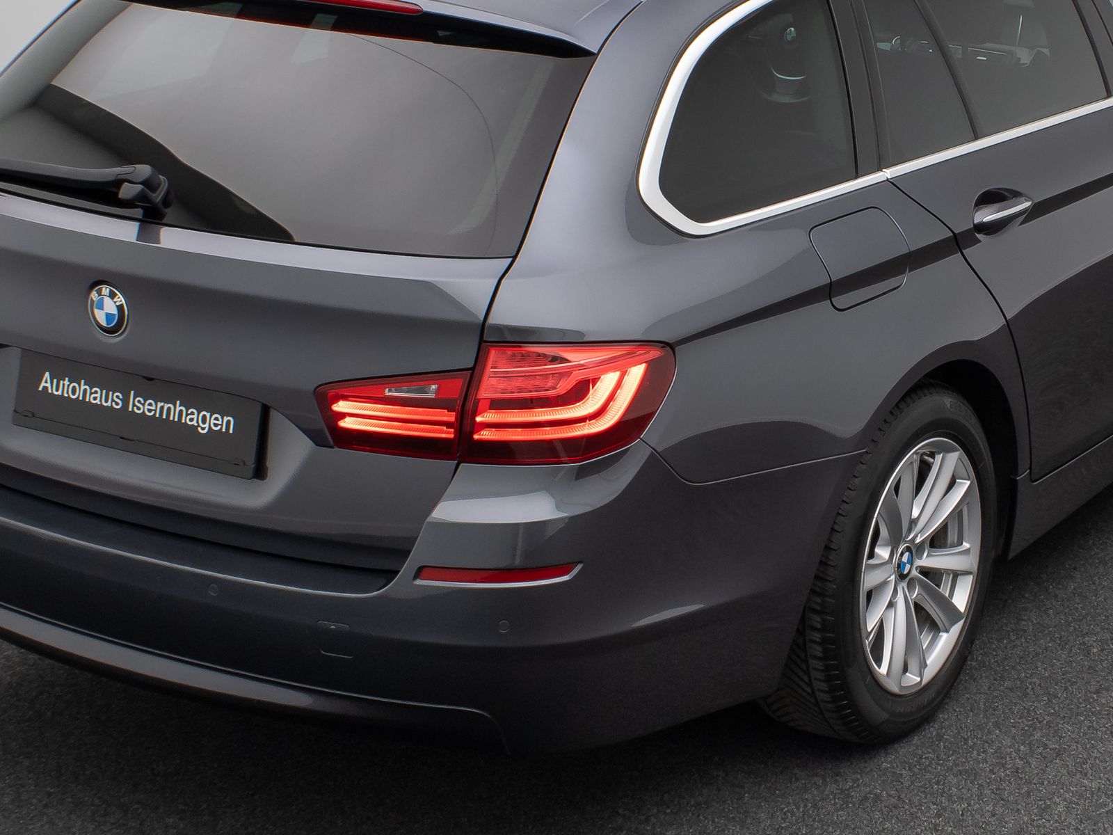Fahrzeugabbildung BMW 520d  Aut Kamera NaviBusiness HiFi BiXenon Leder