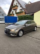 Mercedes-Benz Mercedes A180, Euro 6, TÜV, Benzin, Manuell - Mercedes-Benz A 180 Gebrauchtwagen in Freiburg