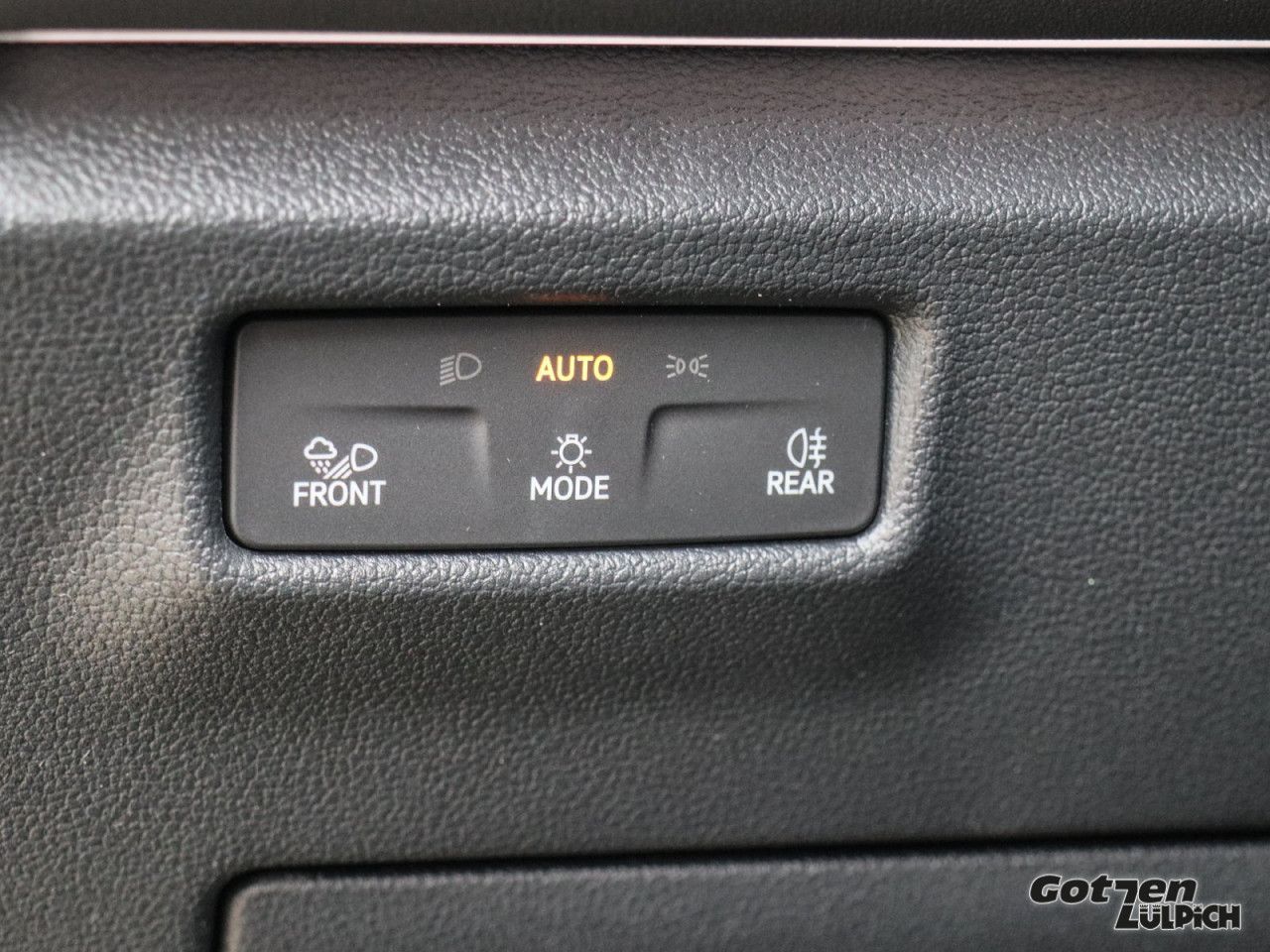 Fahrzeugabbildung Volkswagen Tiguan 1.5 eTSI 110 kW Life DSG PDC LED-Plus