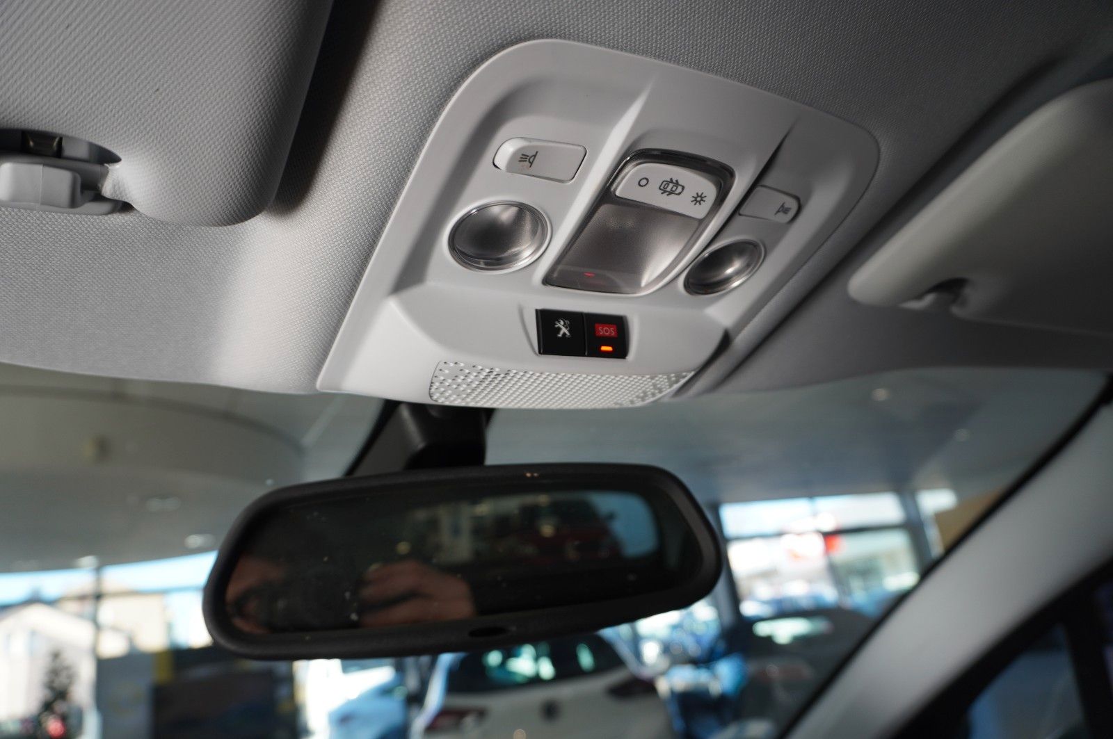 Fahrzeugabbildung Peugeot 2008 1.2 ALLURE NAVI/LED/KAMERA/SHZ/SPORT/TEMP.