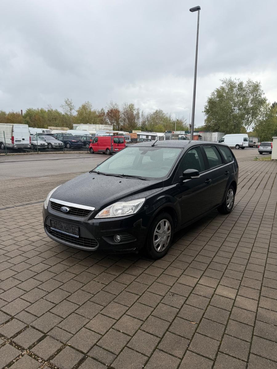 Ford Focus 2011 — вигляд ззаду